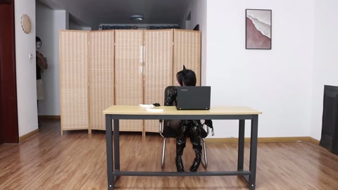 直播劫难（上集） 情趣店女老板上演猫娘诱惑 捆绑展示各类道具 竟遭助手绑架 被强制囚禁 第5张