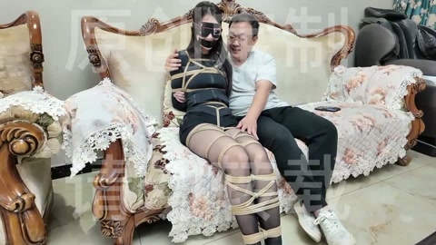 神秘诊所之被盯上的女模特 第5张