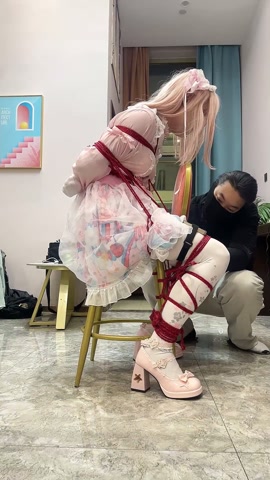 粉色lo裙白丝的紧缚挣脱，要在训练器的持续干扰下快速逃脱才行 第5张