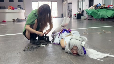 tk倒吊墙高艾米莉 第5张