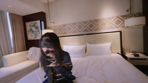 《女侦探的游戏Ⅴ》黑丝长靴女侦探接到线报抓捕嫌疑犯，搜查途中被嫌疑人迷晕！紧缚在床上，股绳+郊狼+枕... 第6张