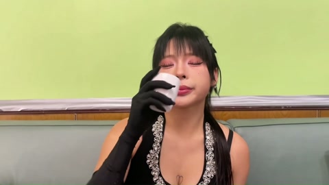 《超丰满熟女——曼妮合集01》 身材丰满 演技卖力的熟女曼妮 被捆绑成女奴直播贩卖 被自己的女仆肆意... 第6张