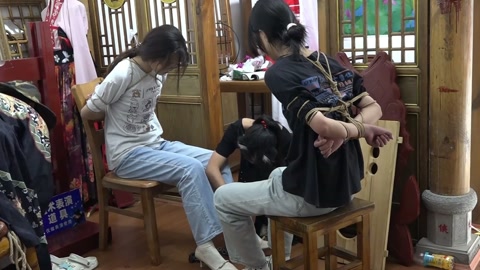 几个大学生古装断案抓捕审讯刑具，捆绑剧情，无厘头简单剧情第六集 第6张