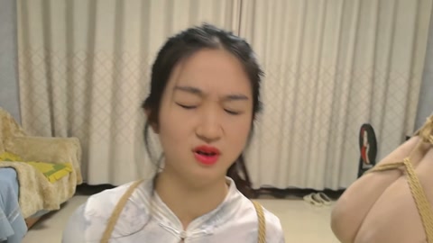 双人紧缚口球 茹茹和正正一个被吊起，一个被后手观音紧缚 第6张