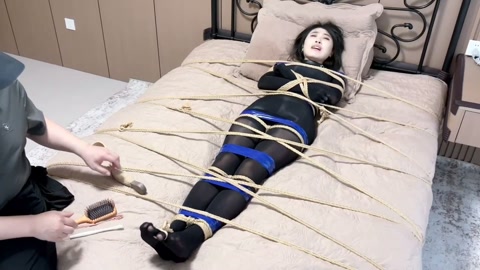 变成蜡像的女人彘 模特七七 全身紧缚完全不动不了 (真实窒息濒死) 电击项圈 丝袜堵嘴 丝袜全包 蜡... 第6张