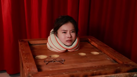 圈养前准备“想牢固地固定她的身体，各种道具尝试， 让她不能动， 还要保证安全。” 第6张