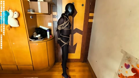 女nu改造计划10、连身黑丝+高跟、胶带包头感官封闭、超绝的胶带窒息、虐到直扑腾，疯狂的挣扎求撕开、... 第6张