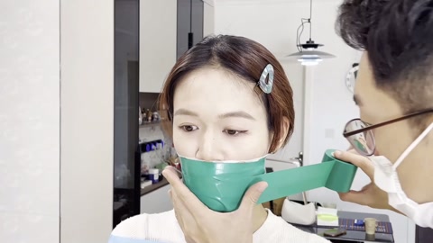 小倩蓝色的胶带木乃伊，像一只美人鱼，就是说不了话 第6张