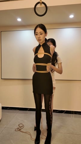 新人媛媛试镜第二部，股绳直臂黑丝高跟单腿吊挠痒痒 第6张