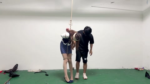 暴力虐打空姐-勒颈z息-踢踹鞭打 第6张