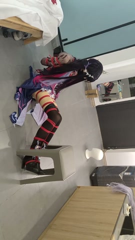 海瑟音cos捆绑，尝试只用一张凳子为支点驷马 第6张