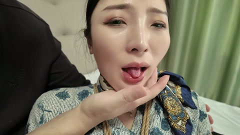 空姐的债务危机 没钱还账被债主玩弄 最后装箱带走 第6张