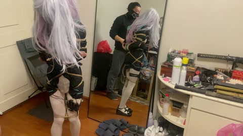 紧缚蒙眼之后戴上郊狼，做零食挑战，下面贴着郊狼和训练器两种东西，猜错就是电击惩罚，猜对就是震动下体获... 第6张