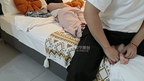 超怕痒玉足tk 怕痒大学生tk，超怕痒，美丽玉足看的心痒痒，脚也有点香味 第6张
