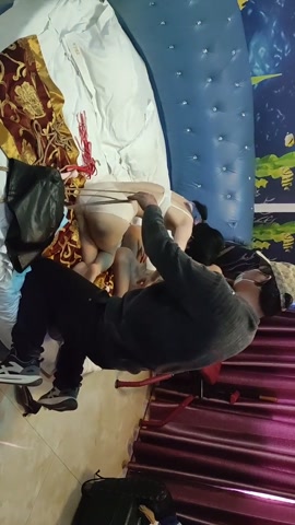 酒店捉到两女  小m居然背着我约玩一个女s，被我发现，跑到酒店捉到她们真在玩捆绑鞭打，既然这么想玩，... 第6张