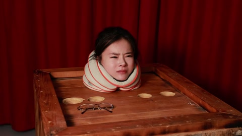 圈养前准备“想牢固地固定她的身体，各种道具尝试， 让她不能动， 还要保证安全。” 第7张