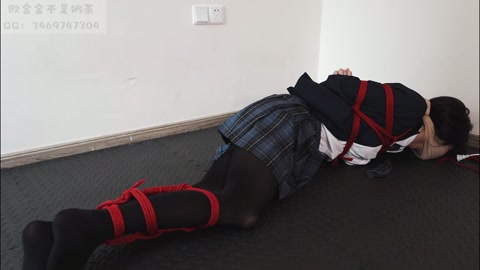 定拍jk少女的自缚大危机~自缚失败被神秘人入室迷晕，丝袜堵嘴狠狠tj榨汁 第7张