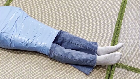 小倩蓝色的胶带木乃伊，像一只美人鱼，就是说不了话 第7张
