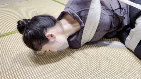 小樱白袜驷马胶带捆绑+严实的封嘴 第7张