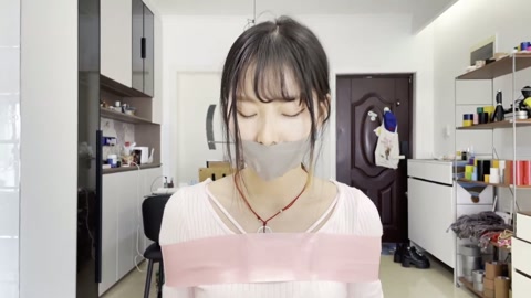 小羽日系清纯女生的胶带捆绑 第7张