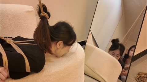 新模特试镜！文慧绑新人媛媛，黑丝驷马拉头发挠痒痒，大量口水！ 第7张