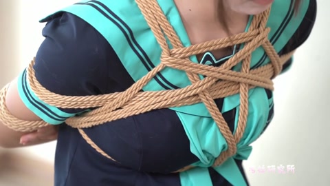 清纯少女听力答题接连出错，被绑缚超紧驷马放置，勒到双腿发麻、软瘫在地【胸缚 游戏 驷马缚 放置 挣扎... 第7张