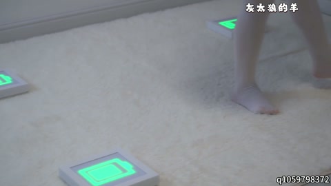 清纯少女被高频次电击，灯板连接郊狼，间歇性增加游戏难度，柠柠被电的站立不稳，腿脚发软，全程呻吟！ 第7张