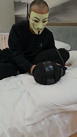 直臂驷马，袜子塞嘴，胶带紧紧缠绕，一点也说不出话 ，蒙眼感官封闭，敏感度增加，长时间放置+挑逗，发不... 第7张