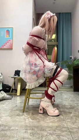 粉色lo裙白丝的紧缚挣脱，要在训练器的持续干扰下快速逃脱才行 第7张