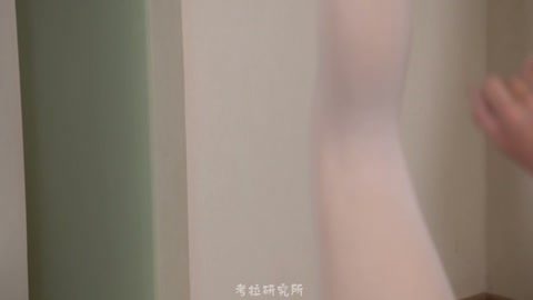 美女身穿紫色瑜伽服挑战多种高难度动作，长时间放置使其肢体发麻发抖，痛苦难忍！【一字马➕前手缚➕欧式直... 第7张
