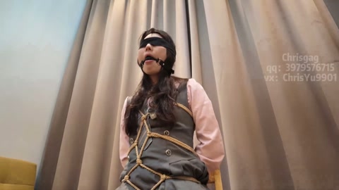 警花妈妈2--被儿子绑架的妈妈 白丝黑丝长靴龟甲缚口球胶带捆绑封嘴 第7张