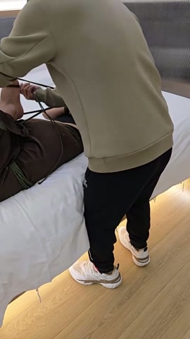 超长绳子严密束缚，驷马绑好以后强行震动，扒衣羞辱，玩弄大胸 第7张