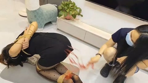 闺蜜之间的秘密游戏 第7张