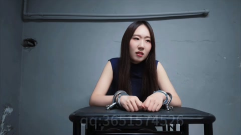 风声落定 林婉在酒店等待着这次的交易对象，执法局张队和小李假装来交易，实际上是想对林婉进行抓捕 第7张