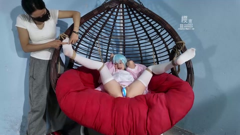 cos碧蓝航线尼古拉斯 COS碧蓝航线里性感的尼古拉斯！吊篮里开腿挠脚心！戴吸Y器棒棒刺激强G调J！... 第7张