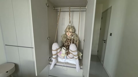 ◤人偶女友◢P机ZW都能GC三次真是饥渴坏了，可爱的娃娃里面藏着的是痛苦面具，完美的诠释了什么是真正... 第8张
