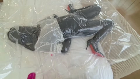 ◤纯享版ZX游戏◢吊着昏迷也能失禁，经历一次次绝望挣扎，嘶吼到最后嗓子都快嘶哑得没声了，事后她说嗓子... 第8张
