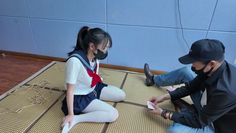 《和喵喵玩扑克》JK白丝女孩玩扑克遇到老千 第8张