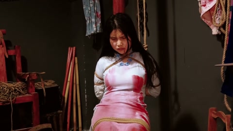 《喋血交通站》上集 女交通员在获取情报时被军统女特务抓获在刑房遭遇非人的酷刑折磨依旧坚贞不屈 第8张