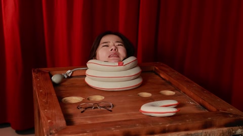 圈养前准备“想牢固地固定她的身体，各种道具尝试， 让她不能动， 还要保证安全。” 第8张