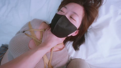 女生把男友捆绑好塞进衣柜，被我趁机捂晕，醒来后女生不害怕反而很主动，那还说啥，股绳，皮鞭伺候上，居然... 第8张