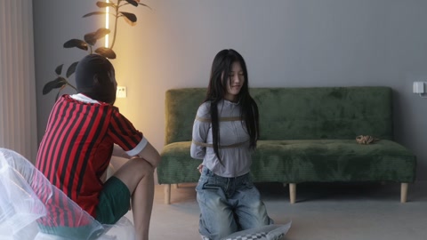 女贼偷盗被抓 第8张