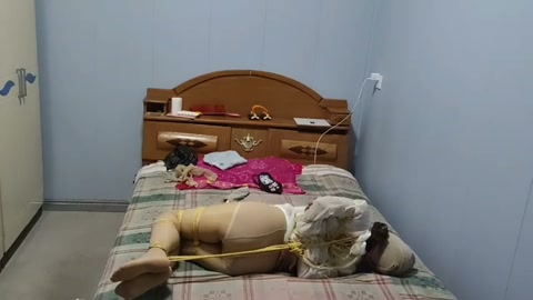 户外太吓人了  日式小高手加脚镣去户外，太吓人了，到处都是人，从天亮拍到天黑，脚镣进出电梯当啷当啷响... 第8张
