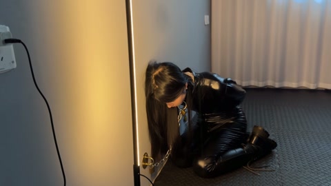 报复当初陷害自己的女孩 第8张