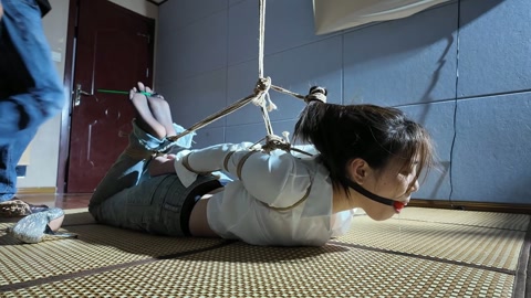 王贝贝紧缚梨花带雨 第8张