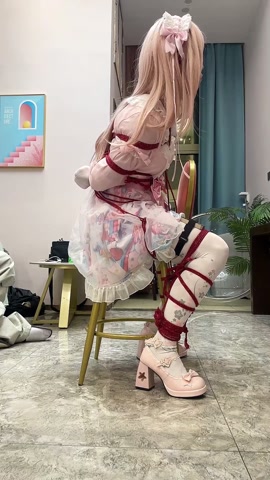粉色lo裙白丝的紧缚挣脱，要在训练器的持续干扰下快速逃脱才行 第8张