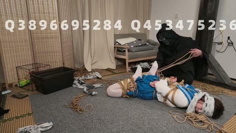 美少女水手服日式捆绑！严密结实绑法双折腿白丝紧缚！空中旋转！蒙眼堵嘴最后被放置在地上！ 第8张