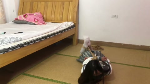 荷露COS崩坏 流萤 误入活绳屋（二）自动紧缚绳陷阱抓住逃走再被抓回 驷马拿不到剪刀 第8张