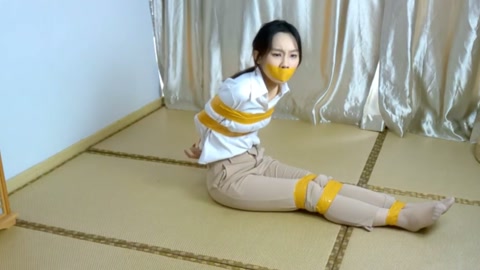 融儿胶带二拍2……融儿胶带紧缚，跪走、翻滚求，呻吟不断……. 第8张
