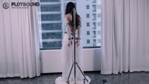 被禁锢在one bar prison上的婚纱+乳胶口罩模特的窗前展示（后半段突发奇想，突然拉开窗帘，... 第8张